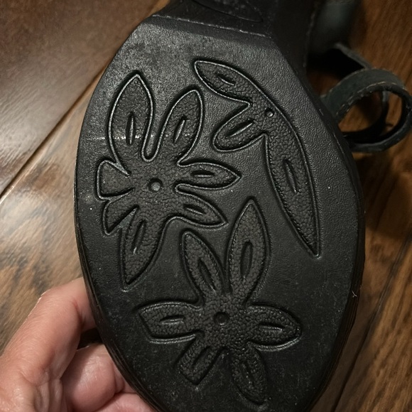 Born Platform Black Sandals- Size 7- Excellent Condition - Picture 10 of 11